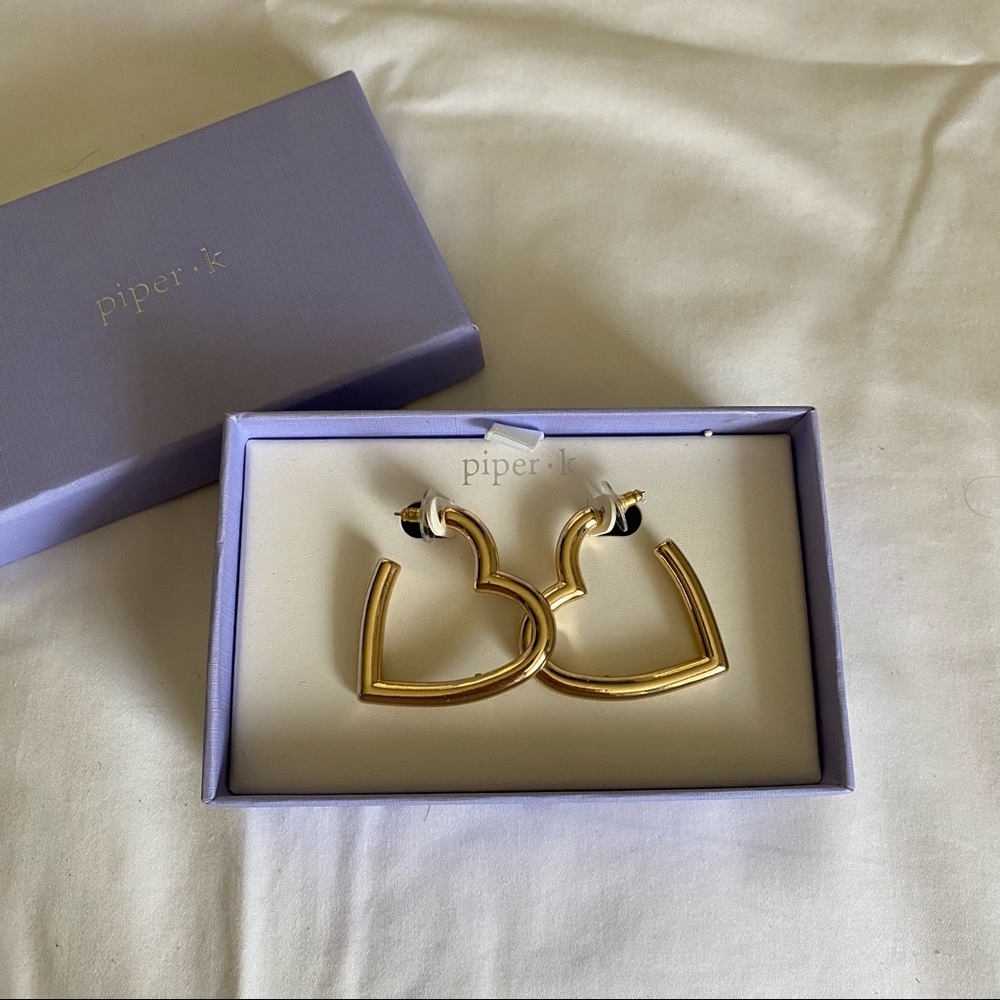 Gold thick heart hoop earrings💞💛